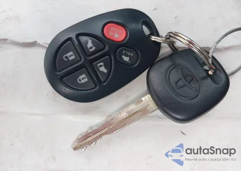 2014 Toyota Sienna Se 8 Passenger z USA, uszkodzony, nr VIN 5TDXK3DCXES508740